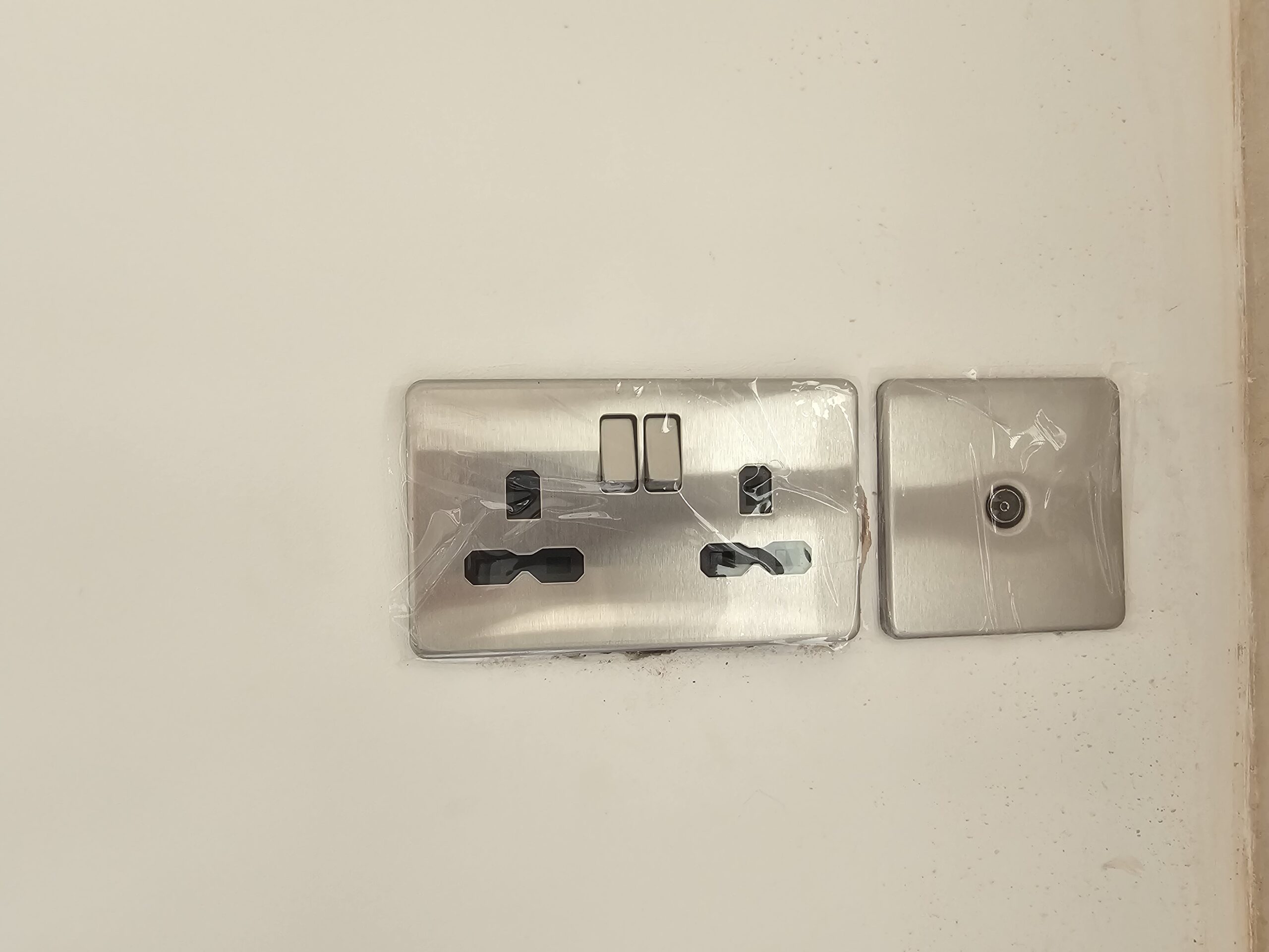 Socket and aerial installation.